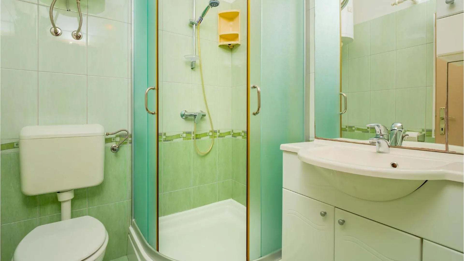 Awesome Apartment In Barbat Na Rabu With Kitchen